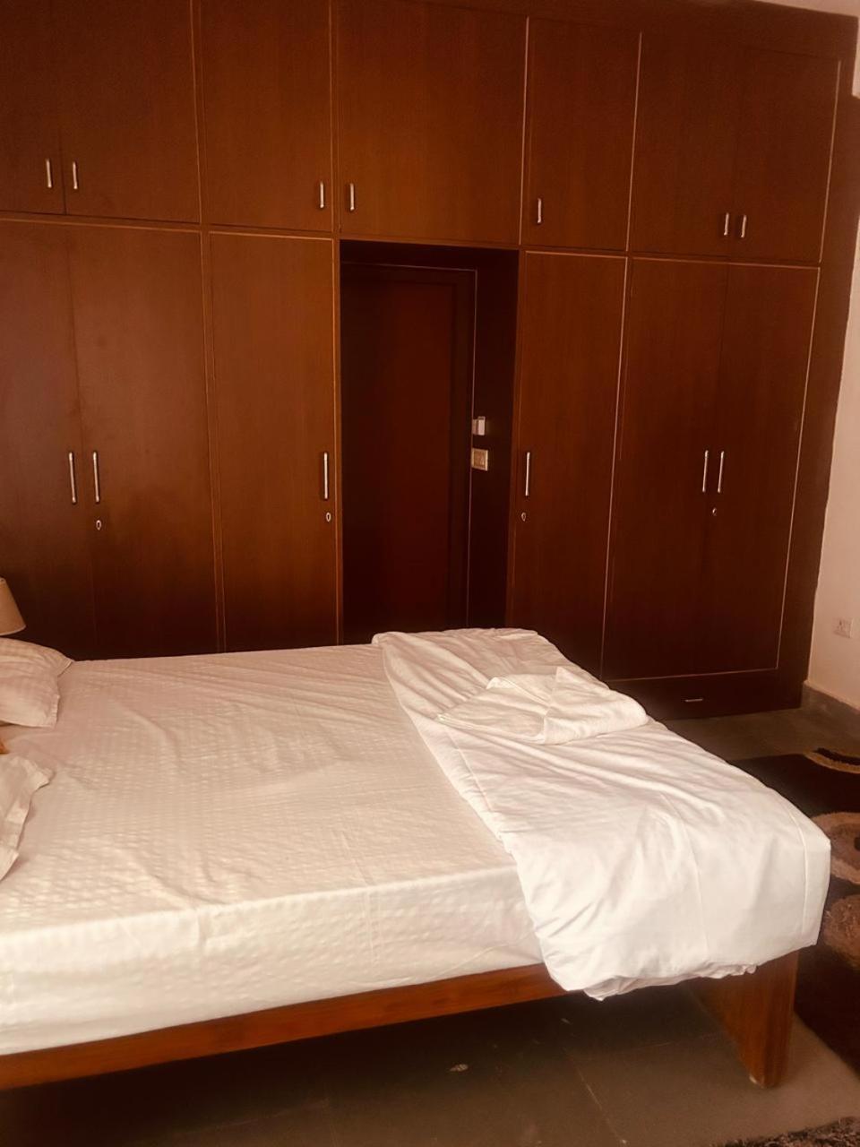 The English Gaon 4 Bhk بوبال المظهر الخارجي الصورة