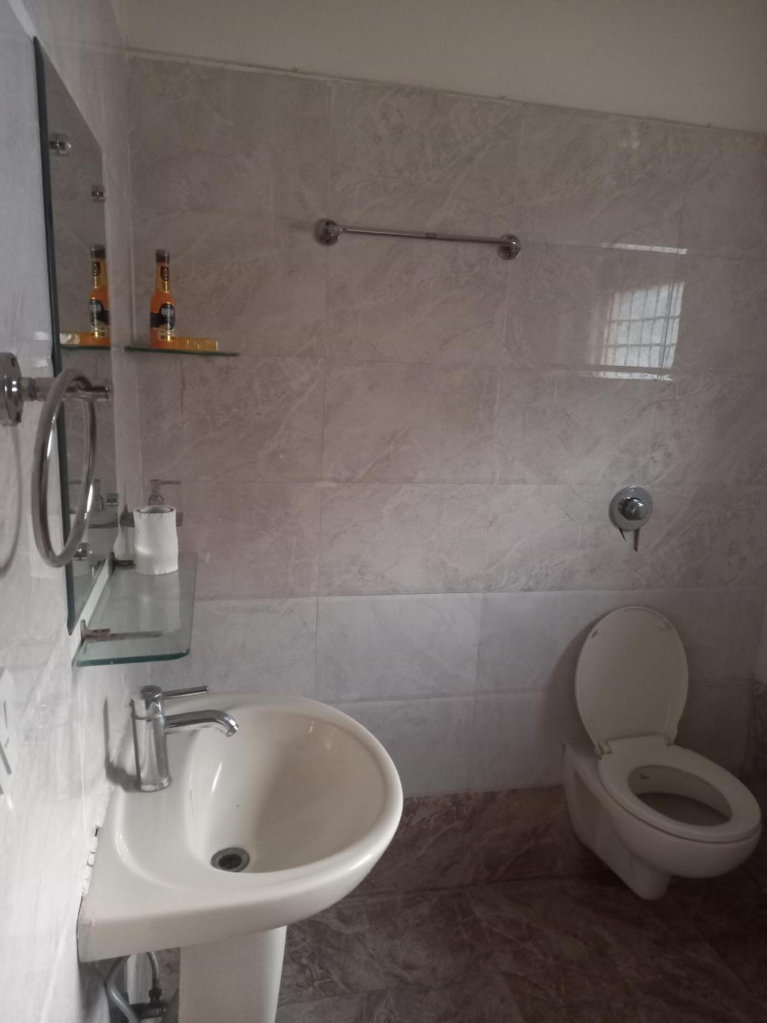 The English Gaon 4 Bhk بوبال المظهر الخارجي الصورة
